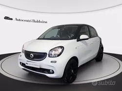 Bianco/tetto nero Usata 2018 Smart ForFour Passion Tre volumi | 10.500 € (Buon prezzo)