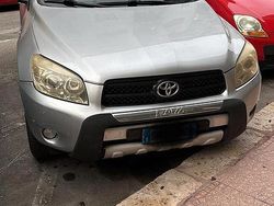 Grigio Usata 2007 Toyota RAV4 Station wagon | 4000 € (Buon prezzo)