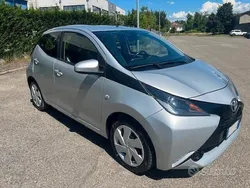 Argento Usata 2015 Toyota Aygo X-play Due volumi | 8900 € (Buon prezzo)