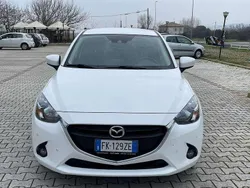 Bianco Usata 2017 Mazda 2 Tre volumi | 11.300 € (Buon prezzo)