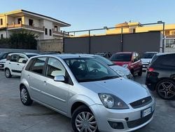 Grigio Usata 2008 Ford Fiesta Ghia Tre volumi | 1490 € (Ottimo prezzo)