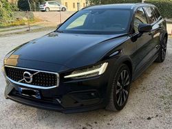 Nero Usata 2020 Volvo V60 CC Station wagon | 20.400 € (Buon prezzo)
