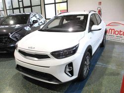 Bianco Nuova 2025 Kia Stonic Style SUV | 18.990 € (Buon prezzo)