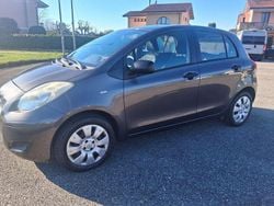 Grigio Usata 2009 Toyota Yaris Sol Tre volumi | 3700 € (Ottimo prezzo)