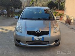 Grigio Usata 2006 Toyota Yaris Verso Monovolume | 2850 €
