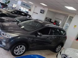 Grigio Usata 2018 Ford Kuga Business Edition SUV | 11.400 € (Super prezzo)