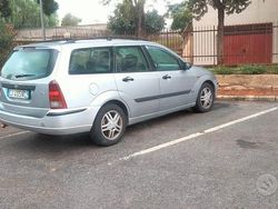 Usata 2003 Ford Focus Tre volumi | 800 € (Ottimo prezzo)