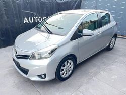 Argento Usata 2012 Toyota Yaris Lounge Tre volumi | 5900 € (Buon prezzo)