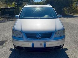 Grigio Usata 2005 VW Touran Monovolume | 2350 € (Buon prezzo)
