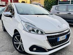 Bianco Usata 2016 Peugeot 208 Allure Due volumi | 7900 € (Buon prezzo)