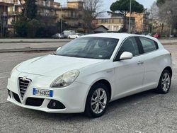 Bianco Usata 2013 Alfa Romeo Giulietta Distinctive Tre volumi | 7890 € (Buon prezzo)