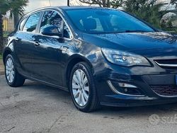 Nero Usata 2013 Opel Astra Cosmo Tre volumi | 5800 € (Buon prezzo)