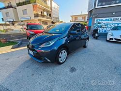Nero Usata 2015 Toyota Aygo Connect Style Due volumi | 9400 € (Buon prezzo)