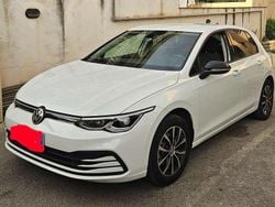 Bianco Usata 2020 VW Golf VIII Life Tre volumi | 18.500 € (Buon prezzo)