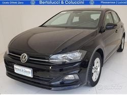 Marrone metallizzato Usata 2018 VW Polo Comfortline Tre volumi | 13.950 € (Cara)