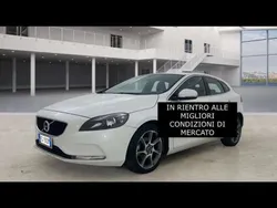 Bianco metallizzato Usata 2016 Volvo V40 Business Edition Station wagon | 8970 € (Buon prezzo)