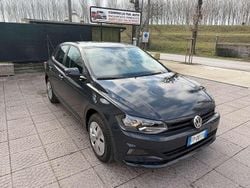 Grigio Usata 2018 VW Polo Comfortline Tre volumi | 10.900 € (Buon prezzo)