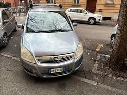 Grigio Usata 2009 Opel Zafira Monovolume | 2500 € (Buon prezzo)