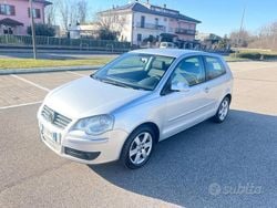 Argento Usata 2006 VW Polo Tre volumi | 2700 € (Buon prezzo)