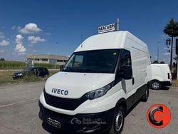 Bianco pastello Usata 2021 Iveco Daily Tre volumi | 20.900 € (Super prezzo)