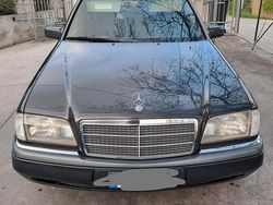 Nero Usata 1995 Mercedes 180 Elegance Tre volumi | 3900 €
