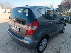 Grigio Usata 2009 Mercedes A180 Tre volumi | 4750 € (Buon prezzo)