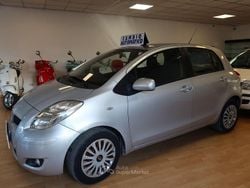 Argento Usata 2010 Toyota Yaris Tre volumi | 6300 € (Buon prezzo)