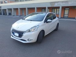 Usata 2014 Peugeot 208 Allure Due volumi | 7000 €