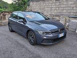 Grigio Usata 2020 VW Golf VIII Life Tre volumi | 20.900 € (Buon prezzo)