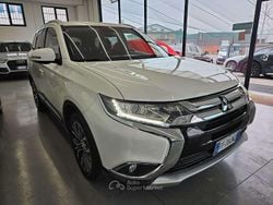 Bianco perla Usata 2016 Mitsubishi Outlander Instyle SUV | 11.300 € (Ottimo prezzo)
