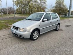 Grigio Usata 1999 VW Polo Tre volumi | 1700 € (Buon prezzo)