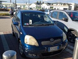 Blu Usata 2004 Toyota Yaris Tre volumi | 2000 € (Buon prezzo)