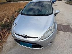 Grigio Usata 2010 Ford Fiesta Due volumi | 2200 € (Ottimo prezzo)