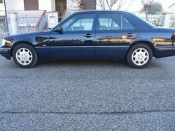 Blu/azzurro Usata 1994 Mercedes E200 Tre volumi | 12.000 €