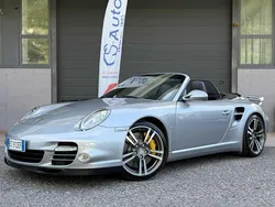 Grigio(met.) Usata 2010 Porsche 911 Turbo Cabriolet Cabrio | 116.800 €