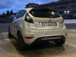 Argento Usata 2015 Ford Fiesta Due volumi | 6500 € (Buon prezzo)