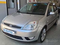 Grigio Usata 2005 Ford Fiesta Tre volumi | 1890 € (Buon prezzo)