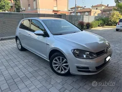 Argento Usata 2015 VW Golf VII Comfortline Tre volumi | 6800 € (Ottimo prezzo)