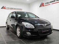 Nero Usata 2009 Hyundai i30 Tre volumi | 4200 € (Buon prezzo)