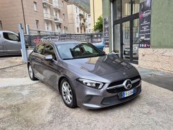 Bianco Usata 2018 Mercedes A180 Tre volumi | 17.490 € (Buon prezzo)