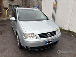 Grigio Usata 2004 VW Touran Monovolume | 2500 €