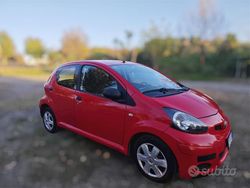 Rosso Usata 2011 Toyota Aygo Connect Style Due volumi | 3990 € (Ottimo prezzo)