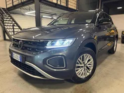 Grigio metallizzato Usata 2023 VW T-Roc Life SUV | 26.500 € (Ottimo prezzo)