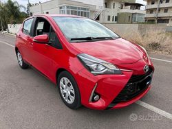 Rosso Usata 2018 Toyota Yaris Business Edition Tre volumi | 10.900 € (Buon prezzo)