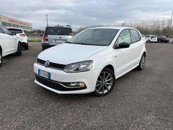 Bianco Usata 2015 VW Polo Comfortline Tre volumi | 8600 € (Buon prezzo)