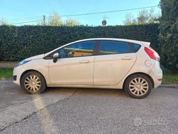 Bianco Usata 2013 Ford Fiesta Tre volumi | 2500 €
