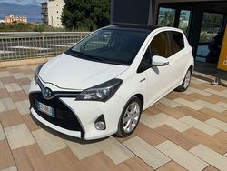 Bianco Usata 2015 Toyota Yaris Hybrid Style Due volumi | 8900 € (Buon prezzo)
