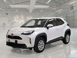 Bianco Usata 2024 Toyota Yaris Cross Business Edition SUV | 27.850 € (Cara)