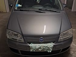 Grigio Usata 2006 Fiat Idea Monovolume | 2800 € (Buon prezzo)