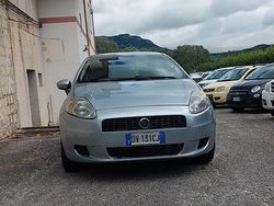Argento Usata 2009 Fiat Grande Punto Dynamic Due volumi | 2850 € (Buon prezzo)